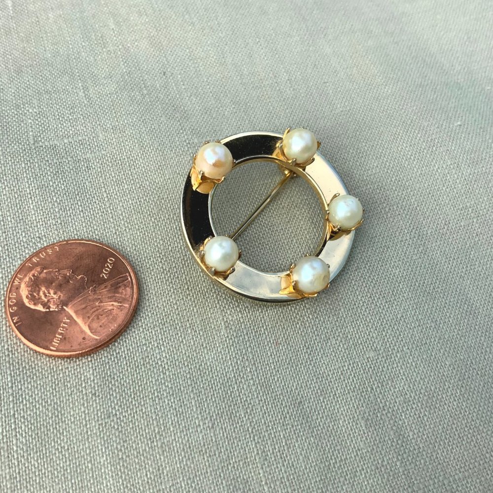 Modernist Goldtone Open Circle Cultured Pearles Pin Brooch - Picture 2 of 16